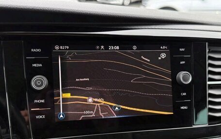 Volkswagen Multivan T6 рестайлинг, 2022 год, 4 000 000 рублей, 19 фотография