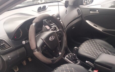 Hyundai Solaris II рестайлинг, 2016 год, 1 000 000 рублей, 5 фотография