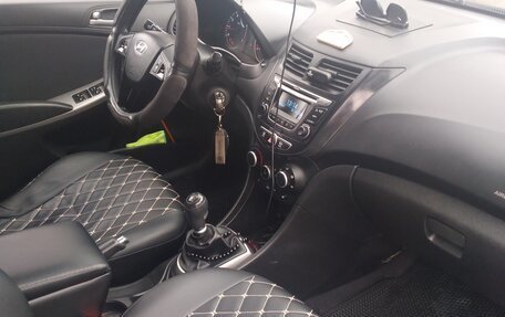 Hyundai Solaris II рестайлинг, 2016 год, 1 000 000 рублей, 7 фотография