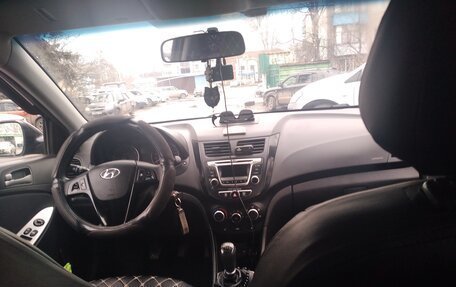 Hyundai Solaris II рестайлинг, 2016 год, 1 000 000 рублей, 8 фотография