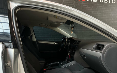 Volkswagen Jetta VI, 2015 год, 1 000 000 рублей, 12 фотография