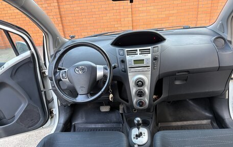 Toyota Yaris III рестайлинг, 2008 год, 450 000 рублей, 9 фотография