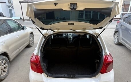 Toyota Yaris III рестайлинг, 2008 год, 450 000 рублей, 13 фотография