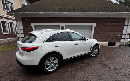 Infiniti QX70, 2013 год, 2 700 000 рублей, 6 фотография