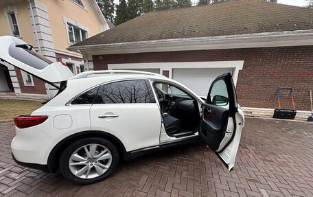 Infiniti QX70, 2013 год, 2 700 000 рублей, 9 фотография