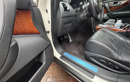 Infiniti QX70, 2013 год, 2 700 000 рублей, 13 фотография