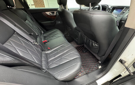 Infiniti QX70, 2013 год, 2 700 000 рублей, 18 фотография