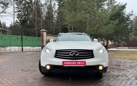 Infiniti QX70, 2013 год, 2 700 000 рублей, 2 фотография