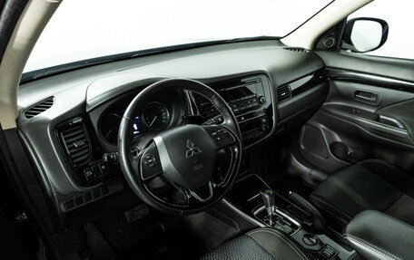 Mitsubishi Outlander III рестайлинг 3, 2019 год, 1 899 585 рублей, 11 фотография