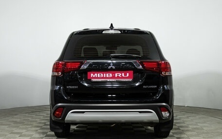 Mitsubishi Outlander III рестайлинг 3, 2019 год, 1 899 585 рублей, 6 фотография