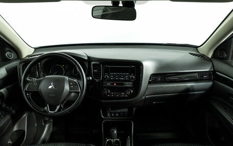 Mitsubishi Outlander III рестайлинг 3, 2019 год, 1 899 585 рублей, 13 фотография