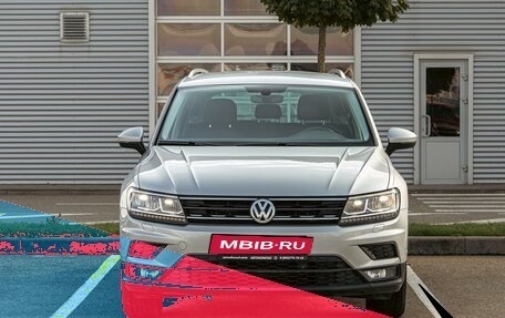 Volkswagen Tiguan II, 2020 год, 2 295 000 рублей, 2 фотография