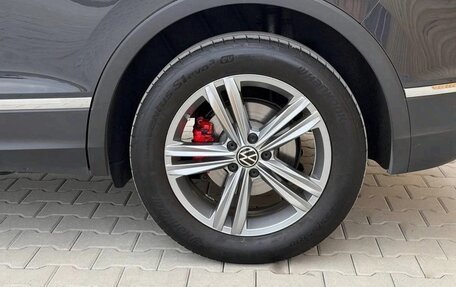 Volkswagen Tiguan II, 2021 год, 2 800 000 рублей, 8 фотография