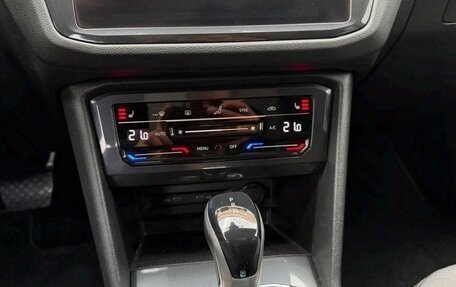 Volkswagen Tiguan II, 2021 год, 2 800 000 рублей, 10 фотография