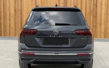 Volkswagen Tiguan II, 2021 год, 2 800 000 рублей, 6 фотография