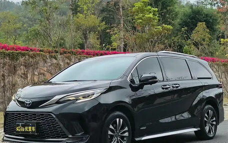 Toyota Granvia, 2023 год, 7 410 007 рублей, 1 фотография