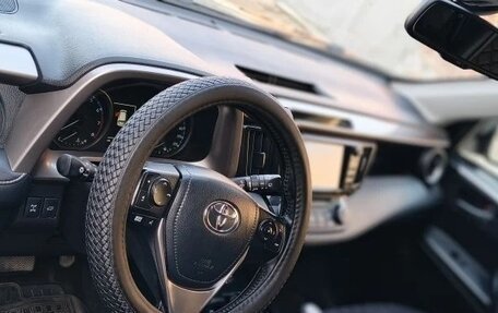 Toyota RAV4, 2016 год, 2 600 000 рублей, 10 фотография