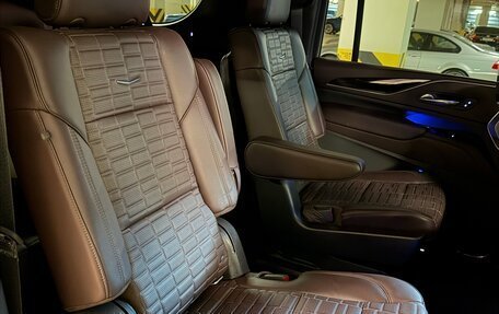 Cadillac Escalade V, 2022 год, 14 000 000 рублей, 15 фотография