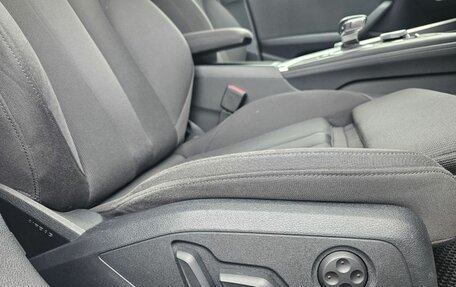 Audi A4, 2019 год, 2 350 000 рублей, 14 фотография