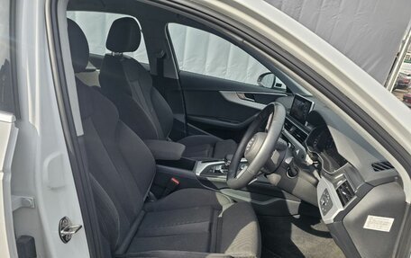 Audi A4, 2019 год, 2 350 000 рублей, 13 фотография