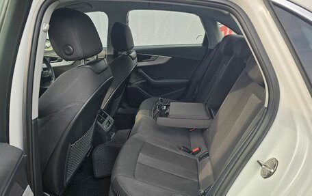 Audi A4, 2019 год, 2 350 000 рублей, 12 фотография