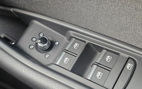 Audi A4, 2019 год, 2 350 000 рублей, 30 фотография