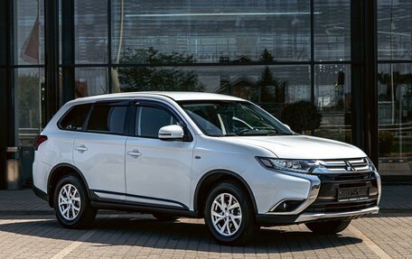 Mitsubishi Outlander III рестайлинг 3, 2015 год, 1 295 000 рублей, 3 фотография