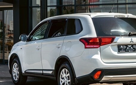 Mitsubishi Outlander III рестайлинг 3, 2015 год, 1 295 000 рублей, 8 фотография