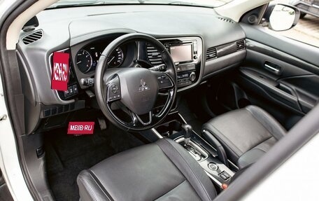 Mitsubishi Outlander III рестайлинг 3, 2015 год, 1 295 000 рублей, 13 фотография