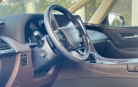 Toyota Alphard, 2025 год, 17 000 008 рублей, 16 фотография