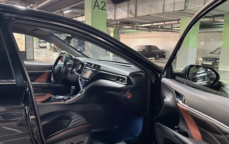 Toyota Camry, 2020 год, 2 350 000 рублей, 14 фотография