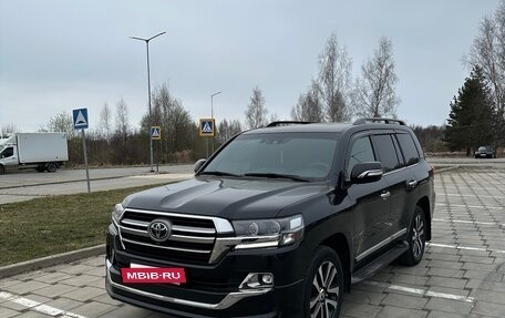 Toyota Land Cruiser 200, 2019 год, 9 690 000 рублей, 3 фотография