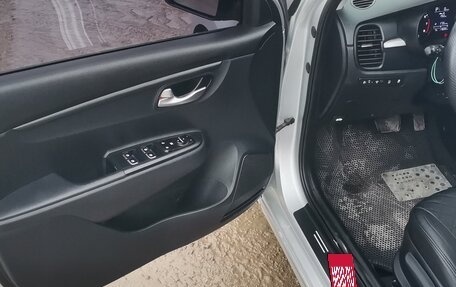 KIA Rio IV, 2018 год, 1 350 000 рублей, 8 фотография