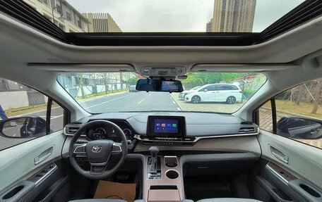 Toyota Granvia, 2023 год, 7 410 007 рублей, 10 фотография