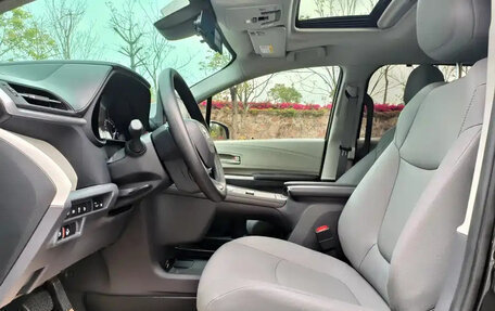 Toyota Granvia, 2023 год, 7 410 007 рублей, 6 фотография