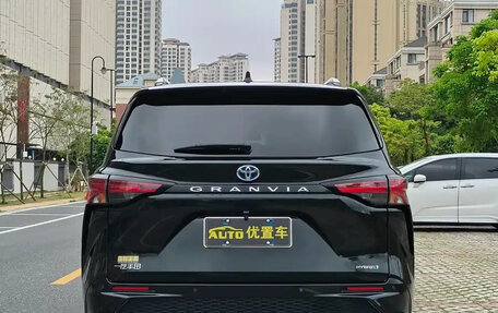 Toyota Granvia, 2023 год, 7 410 007 рублей, 5 фотография