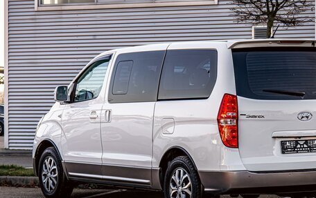 Hyundai Grand Starex Grand Starex I рестайлинг 2, 2018 год, 2 345 000 рублей, 9 фотография