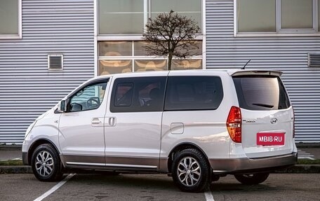 Hyundai Grand Starex Grand Starex I рестайлинг 2, 2018 год, 2 345 000 рублей, 4 фотография