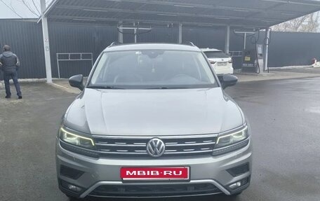 Volkswagen Tiguan II, 2020 год, 2 400 000 рублей, 1 фотография