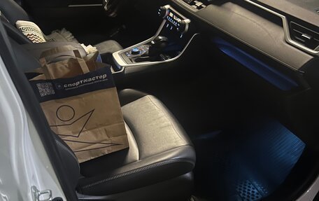 Toyota RAV4, 2020 год, 3 250 000 рублей, 8 фотография