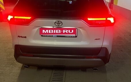 Toyota RAV4, 2020 год, 3 250 000 рублей, 10 фотография