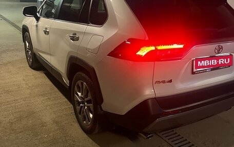 Toyota RAV4, 2020 год, 3 250 000 рублей, 11 фотография