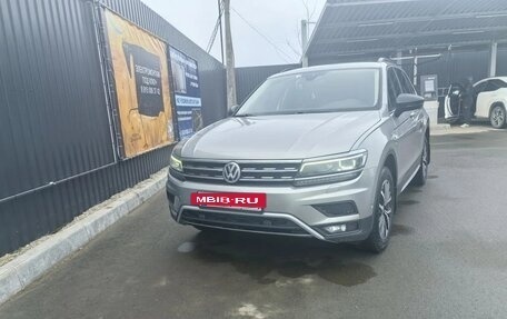 Volkswagen Tiguan II, 2020 год, 2 400 000 рублей, 2 фотография