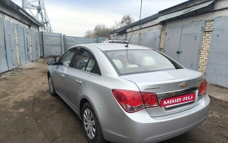 Chevrolet Cruze II, 2010 год, 820 000 рублей, 4 фотография