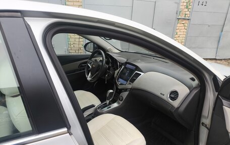 Chevrolet Cruze II, 2010 год, 820 000 рублей, 9 фотография