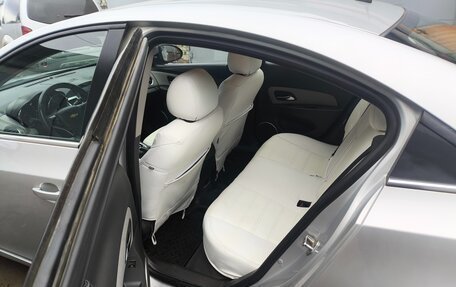 Chevrolet Cruze II, 2010 год, 820 000 рублей, 8 фотография