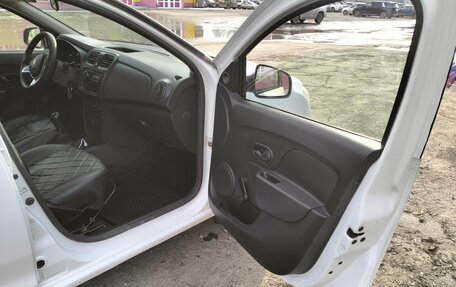 Renault Logan II, 2018 год, 435 000 рублей, 7 фотография