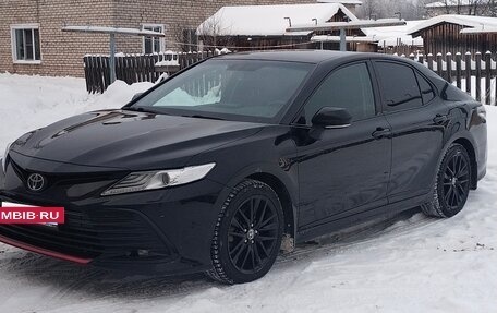 Toyota Camry, 2021 год, 3 650 000 рублей, 2 фотография