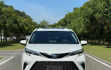 Toyota Granvia, 2023 год, 7 450 007 рублей, 2 фотография