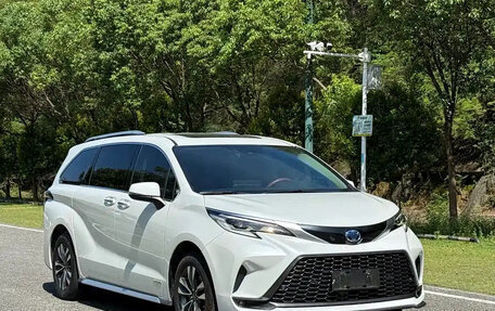 Toyota Granvia, 2023 год, 7 450 007 рублей, 3 фотография